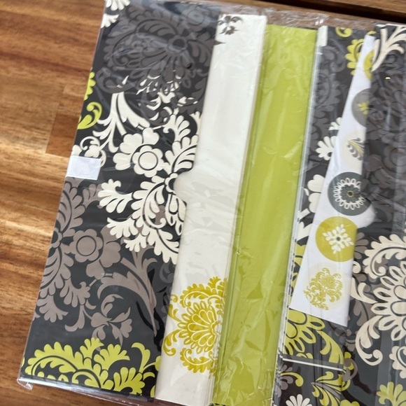 Vera Bradley Note Card folio. Floral. New in package. Sealed - Picture 6 of 12